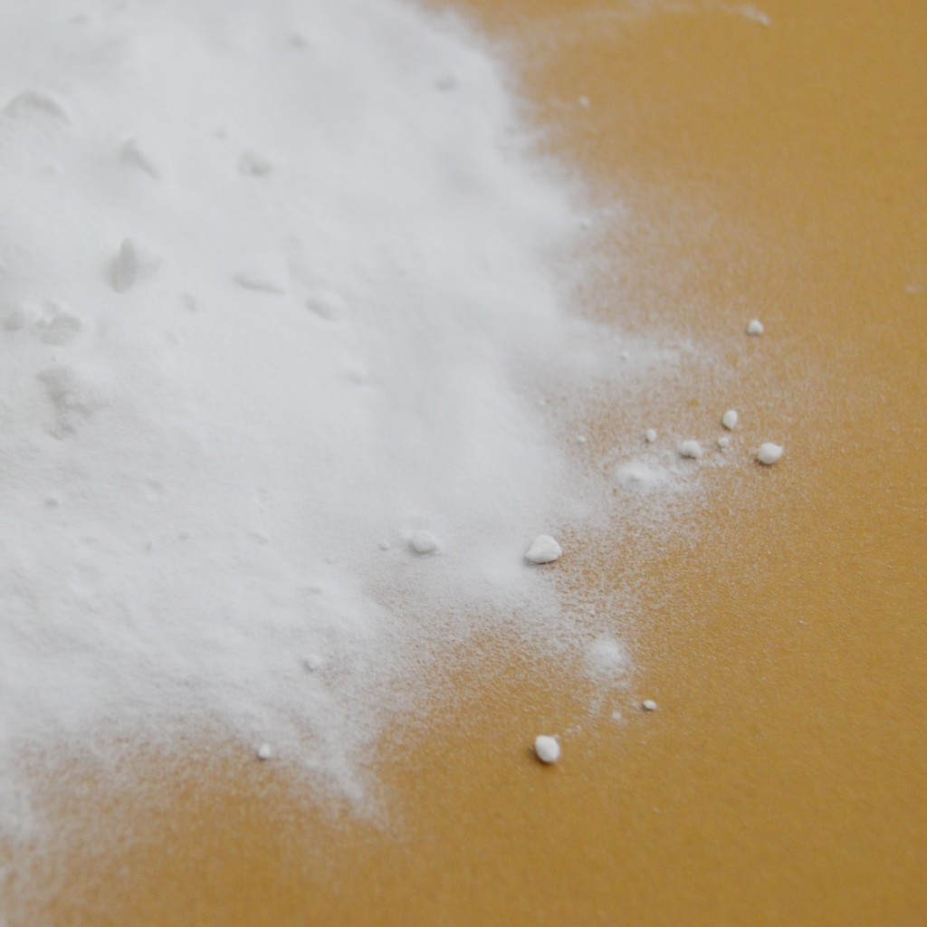 Make fake snow with baking soda