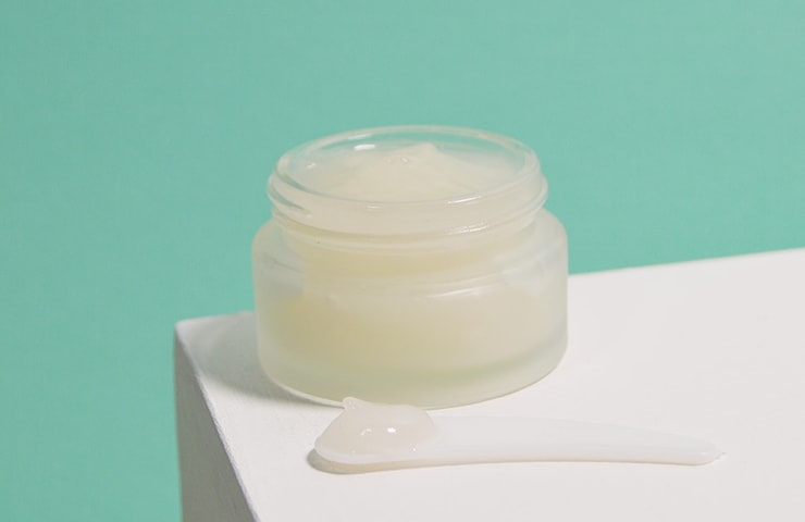 Rejuvenating Face Cream Recipe: With Niacinamaide, Hyaluronic Acid, and Peptides.