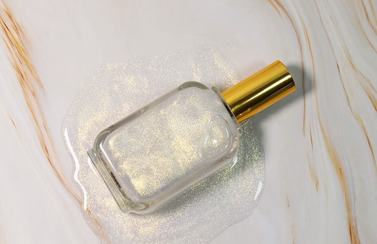 glitter spray for the hair and body